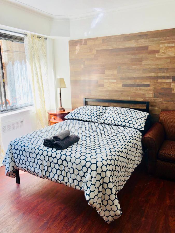 Stylish Apartment: Comfortable In The Golden Square Mile Apartment