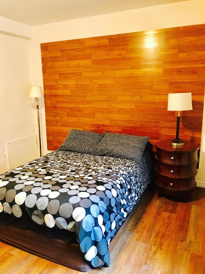 Stylish Apartment: Comfortable In The Golden Square Mile Apartment *