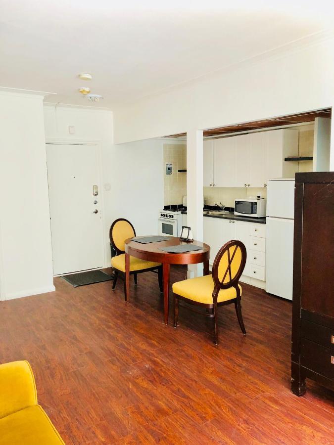 Stylish Apartment: Comfortable In The Golden Square Mile Apartment