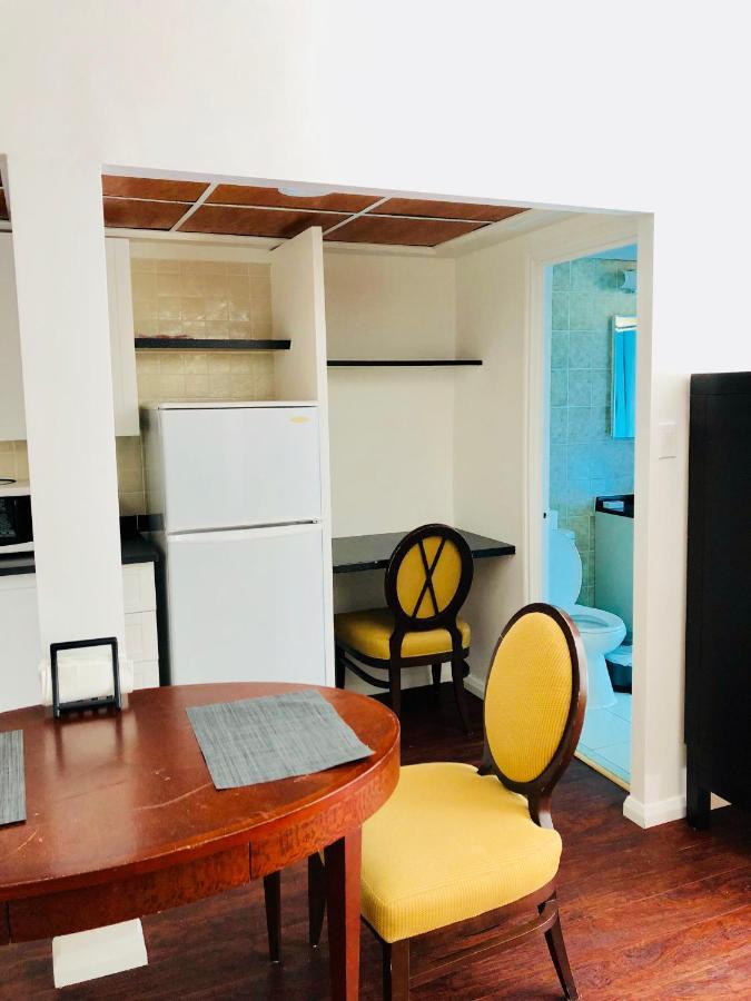 Stylish Apartment: Comfortable In The Golden Square Mile * Montreal