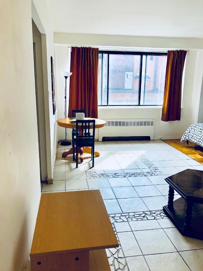Stylish Apartment: Comfortable In The Golden Square Mile