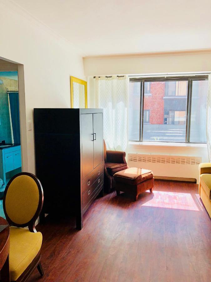 Stylish Apartment: Comfortable In The Golden Square Mile Apartment Montreal