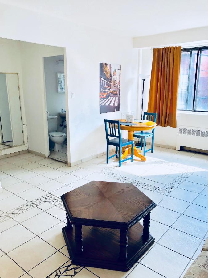 Stylish Apartment: Comfortable In The Golden Square Mile * Montreal