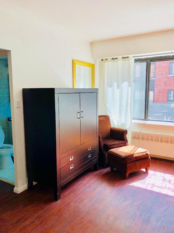 Stylish Apartment: Comfortable In The Golden Square Mile * Montreal