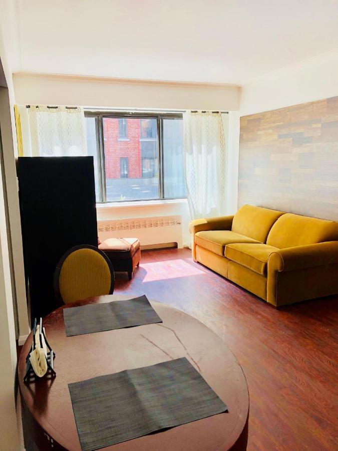 Apartment Stylish Apartment: Comfortable In The Golden Square Mile *