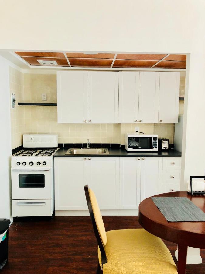 Stylish Apartment: Comfortable In The Golden Square Mile Montreal