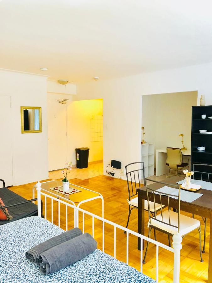Stylish Apartment: Comfortable In The Golden Square Mile * Montreal