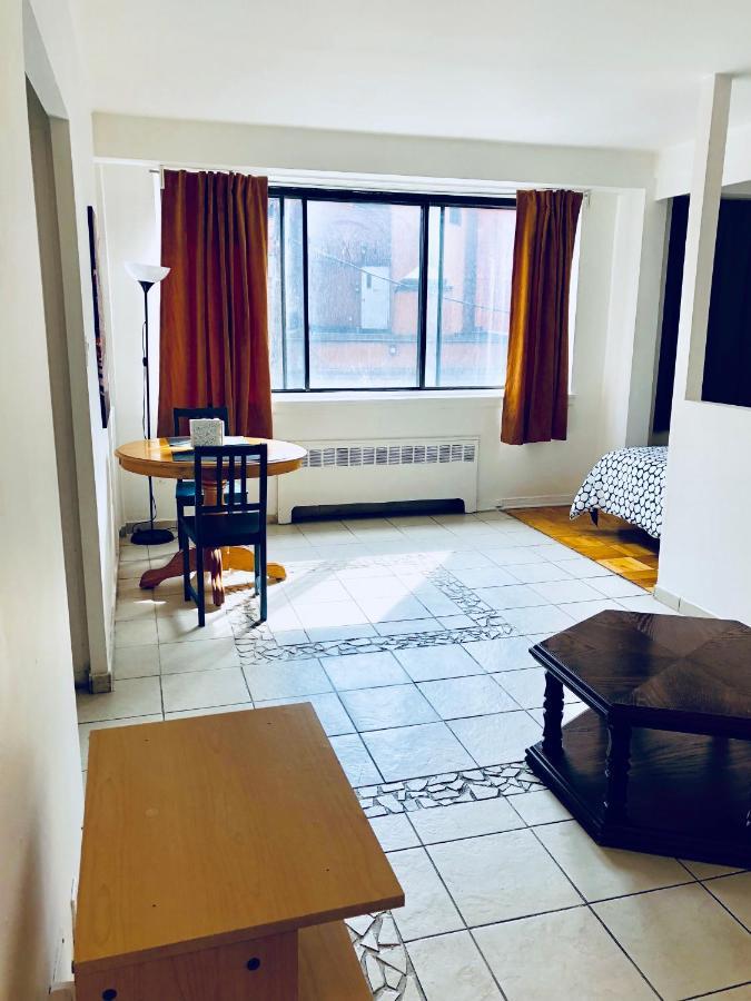 Stylish Apartment: Comfortable In The Golden Square Mile * Montreal