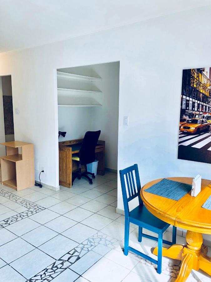 Stylish Apartment: Comfortable In The Golden Square Mile
