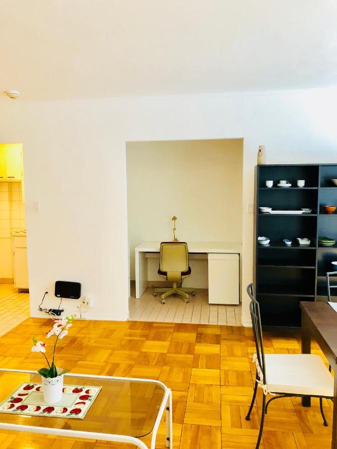 Apartment Stylish Apartment: Comfortable In The Golden Square Mile