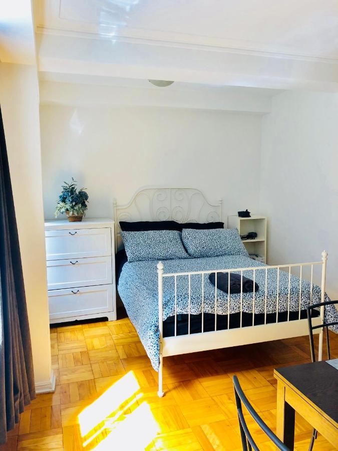 Stylish Apartment: Comfortable In The Golden Square Mile Montreal