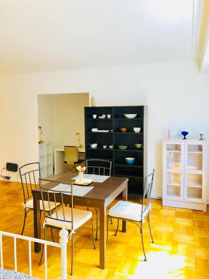 Stylish Apartment: Comfortable In The Golden Square Mile Apartment Montreal