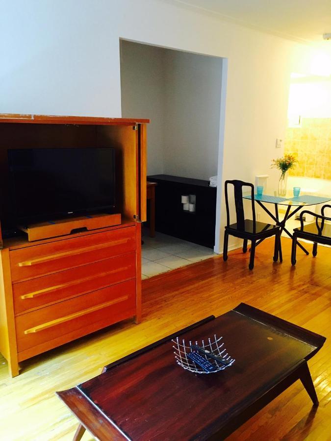 Stylish Apartment: Comfortable In The Golden Square Mile Apartment *