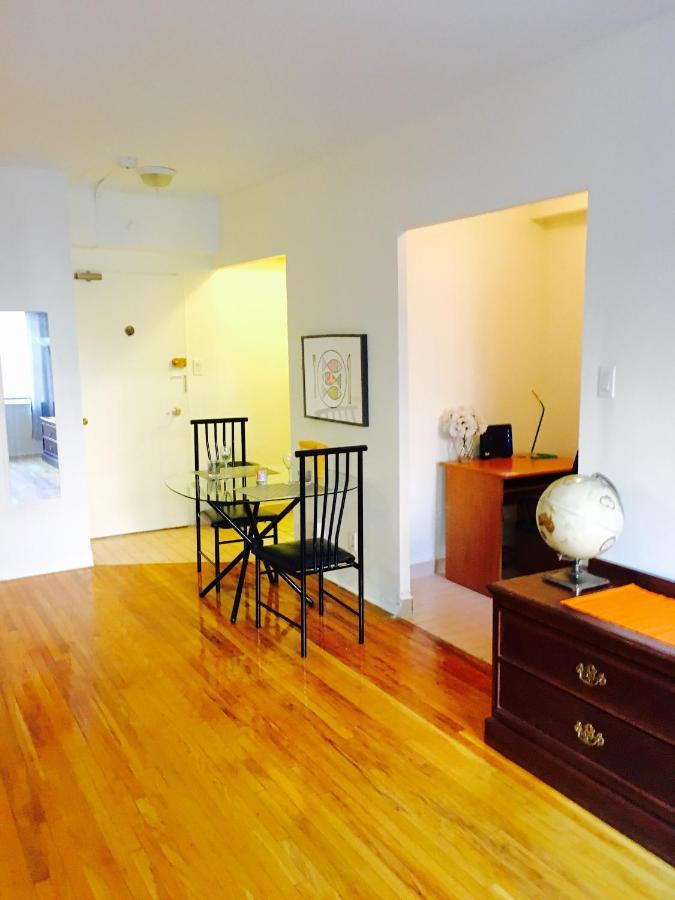 Stylish Apartment: Comfortable In The Golden Square Mile Apartment *