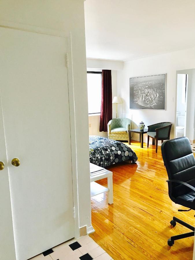Stylish Apartment: Comfortable In The Golden Square Mile Apartment *