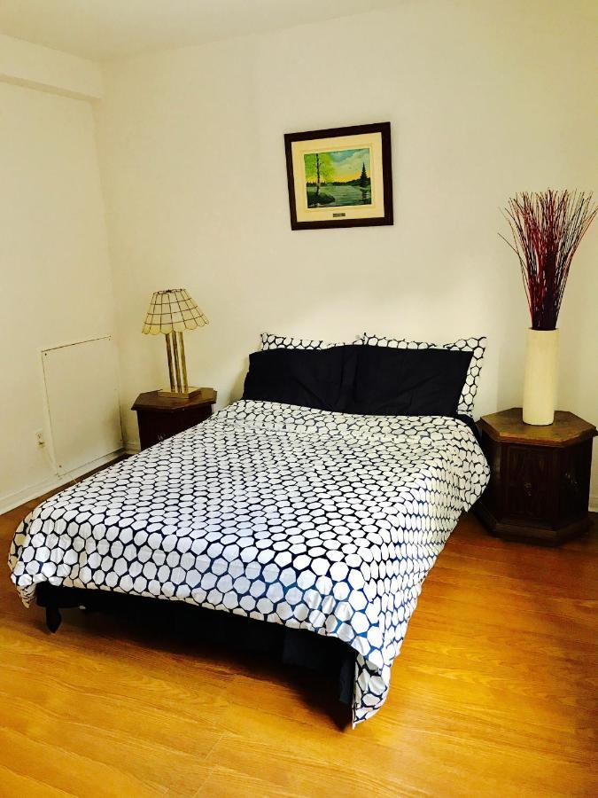 Stylish Apartment: Comfortable In The Golden Square Mile Apartment