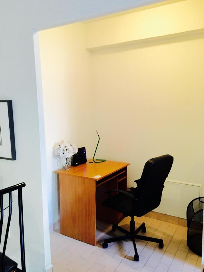 Stylish Apartment: Comfortable In The Golden Square Mile Apartment Montreal