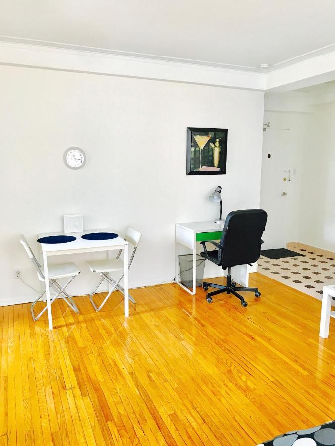 Apartment Stylish Apartment: Comfortable In The Golden Square Mile *