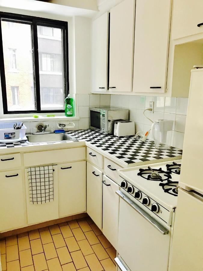Stylish Apartment: Comfortable In The Golden Square Mile Montreal