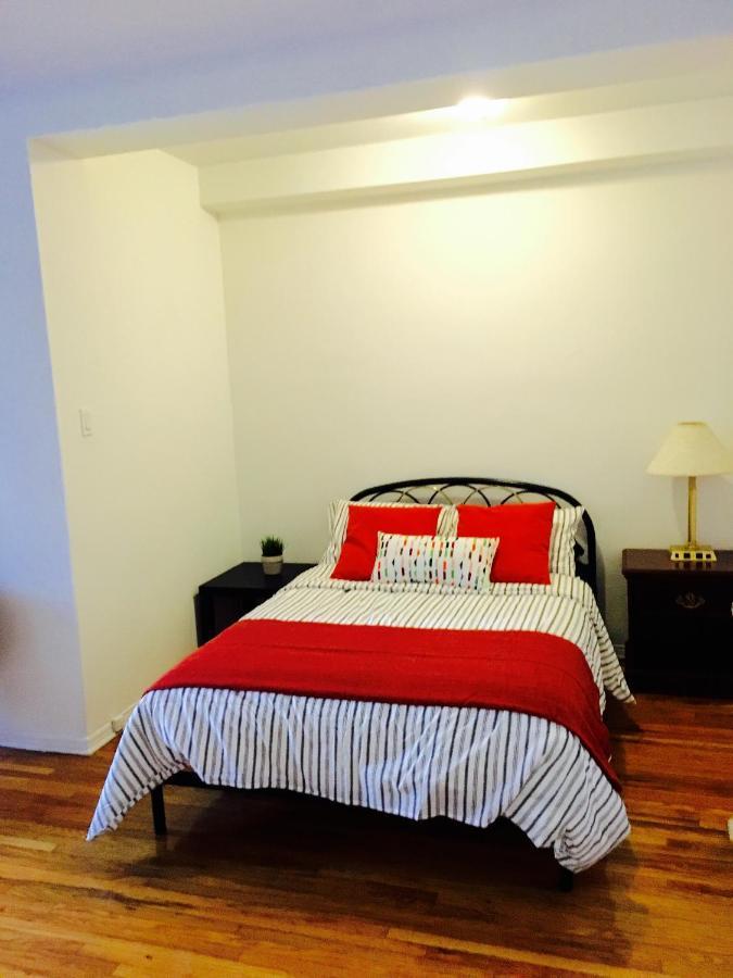 Stylish Apartment: Comfortable In The Golden Square Mile *
