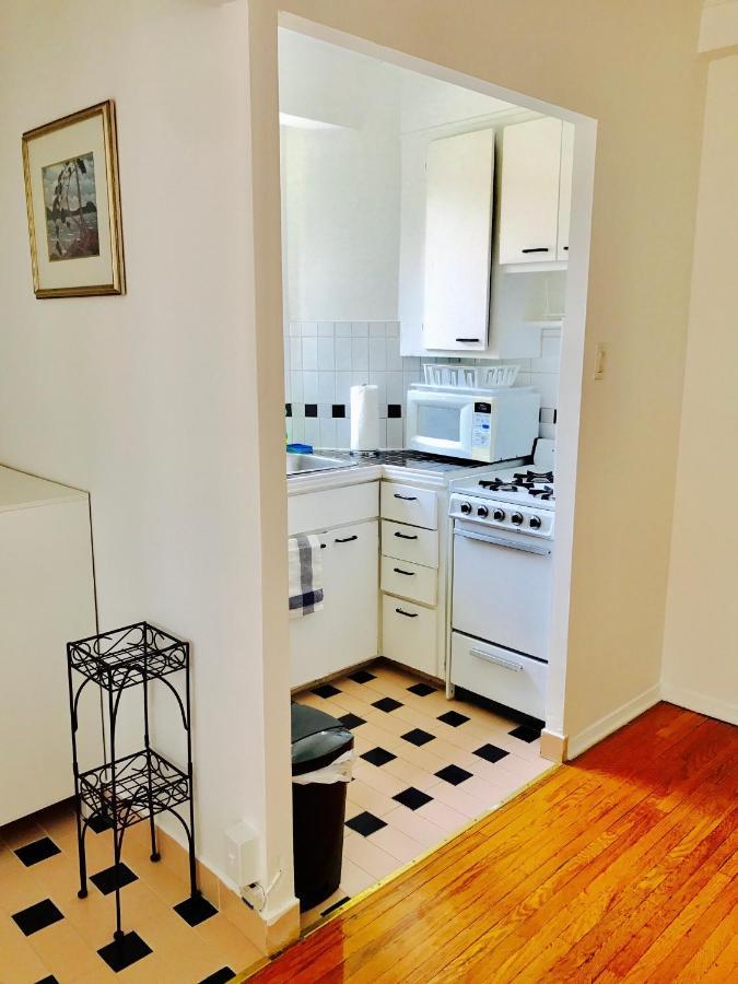Stylish Apartment: Comfortable In The Golden Square Mile Apartment
