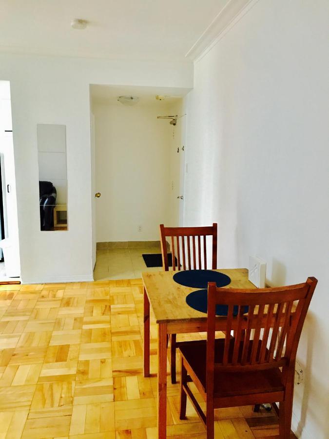 Apartment Stylish Apartment: Comfortable In The Golden Square Mile
