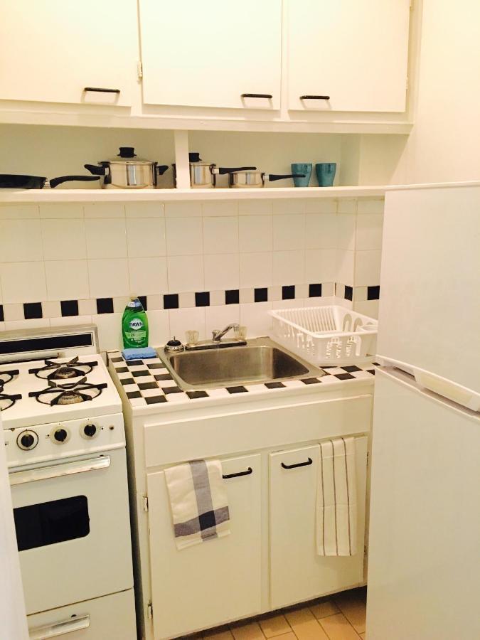 Stylish Apartment: Comfortable In The Golden Square Mile * Montreal