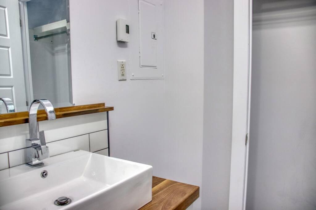 3,5 Style Contemporain Pres De Tous Les Services Et Transport En Commun Apartment Montreal
