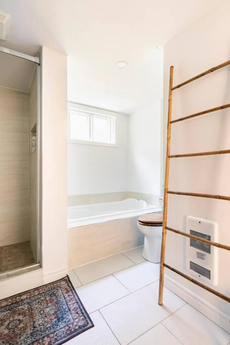 Bright Riverfront 3-bedroom Apartment Montreal