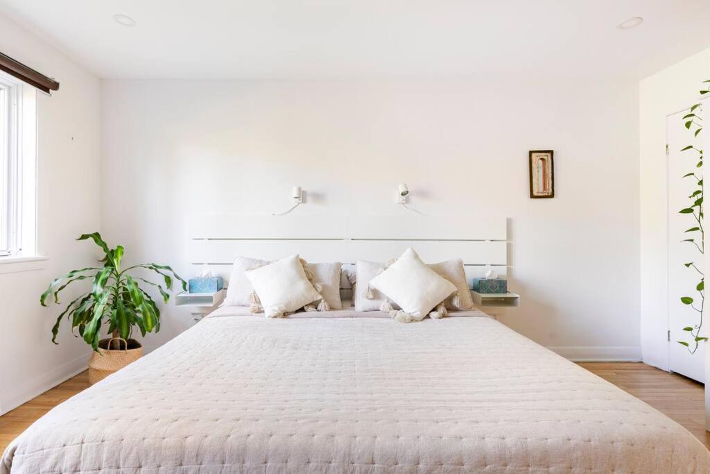 Bright Riverfront 3-bedroom