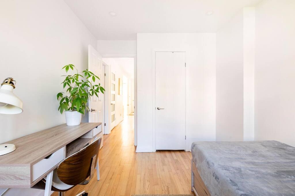 Apartment Bright Riverfront 3-bedroom