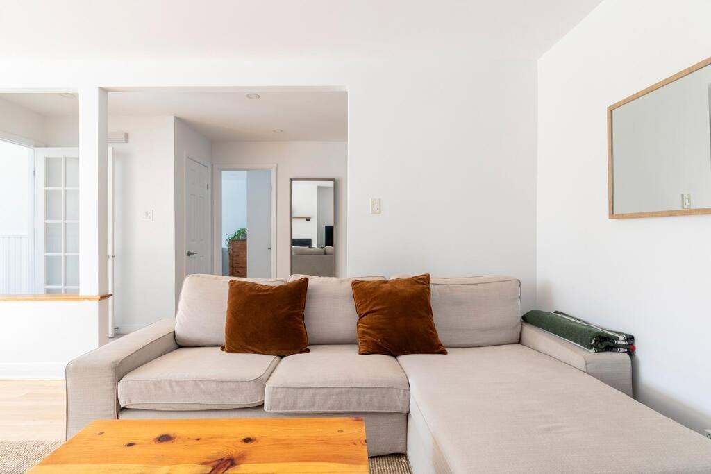 Apartment Bright Riverfront 3-bedroom Montreal