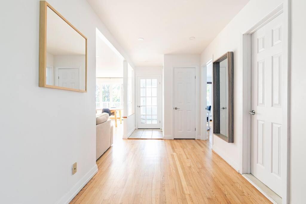 Bright Riverfront 3-bedroom Apartment Montreal