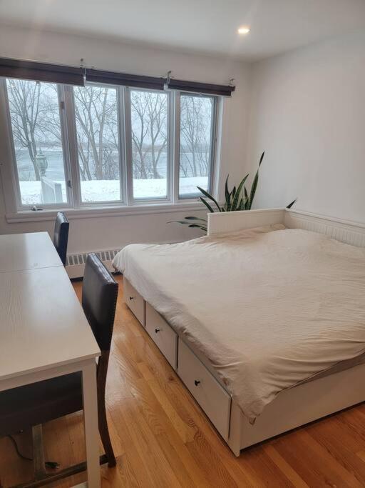 Bright Riverfront 3-bedroom