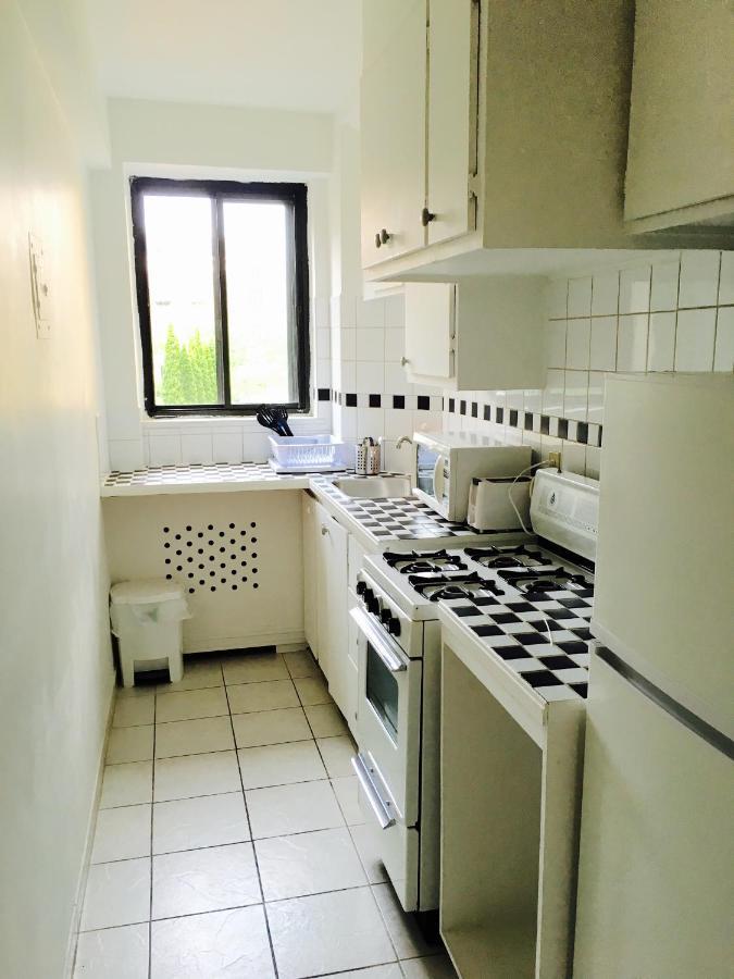 Apartment Stylish Apartment: Comfortable In The Golden Square Mile