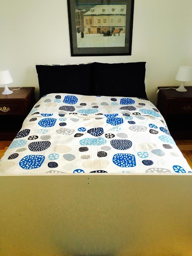 Stylish Apartment: Comfortable In The Golden Square Mile Apartment *