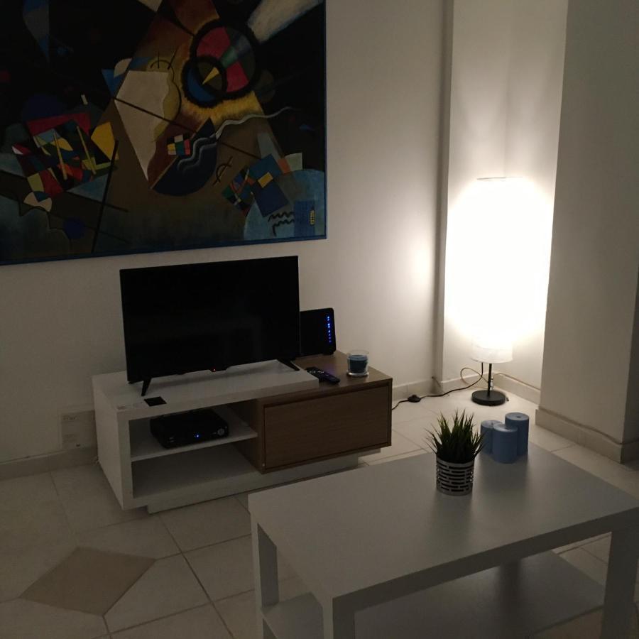 Stylish Apartment: Comfortable In The Golden Square Mile *