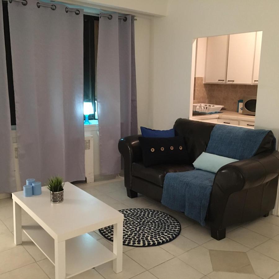Stylish Apartment: Comfortable In The Golden Square Mile