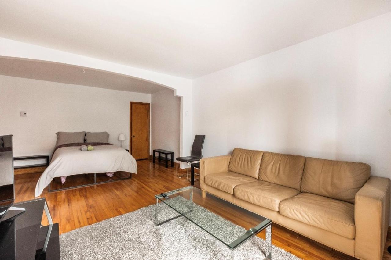 Apartment In Rosemont *