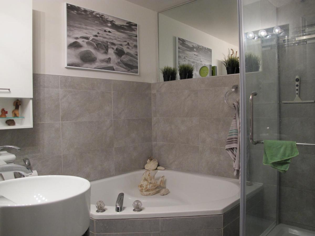 A Gem Downtown Homestay