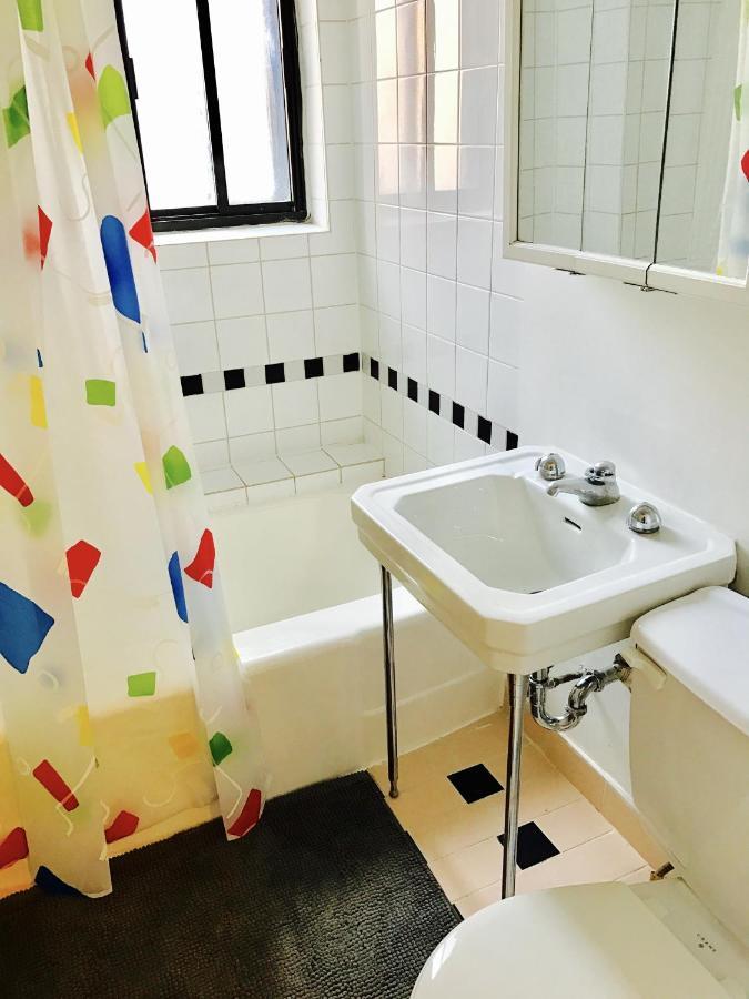 Apartment Stylish Apartment: Comfortable In The Golden Square Mile *