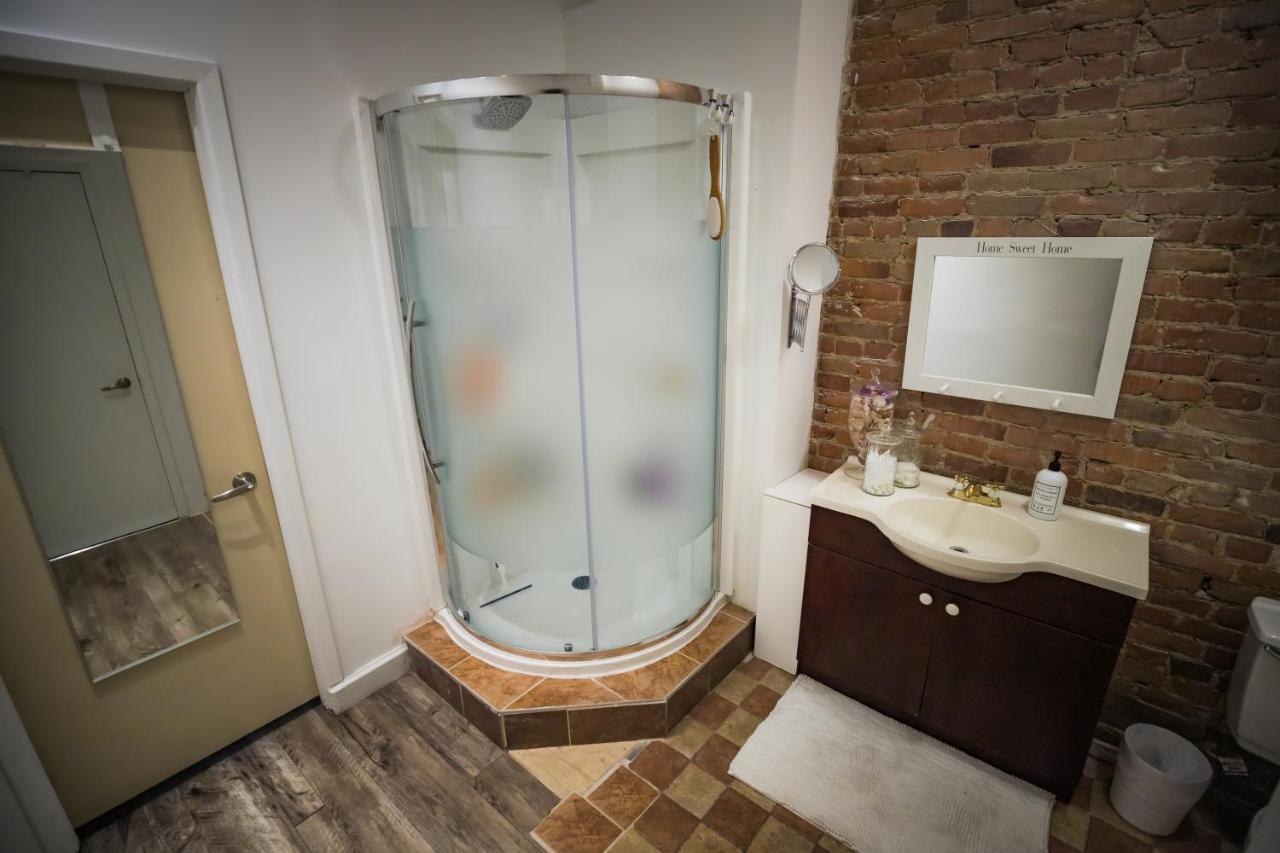Le 402 Hostel