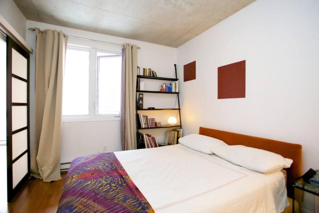 Apartment Grand Loft 1chambre Fermee Mile-end-petite Italie!