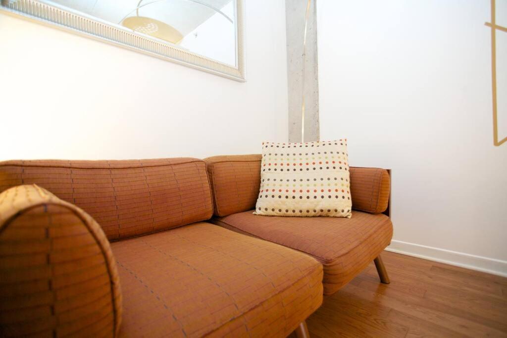 Apartment Grand Loft 1chambre Fermee Mile-end-petite Italie!