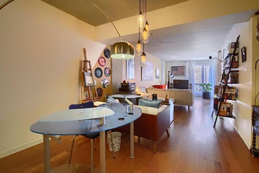 Apartment Grand Loft 1chambre Fermee Mile-end-petite Italie!