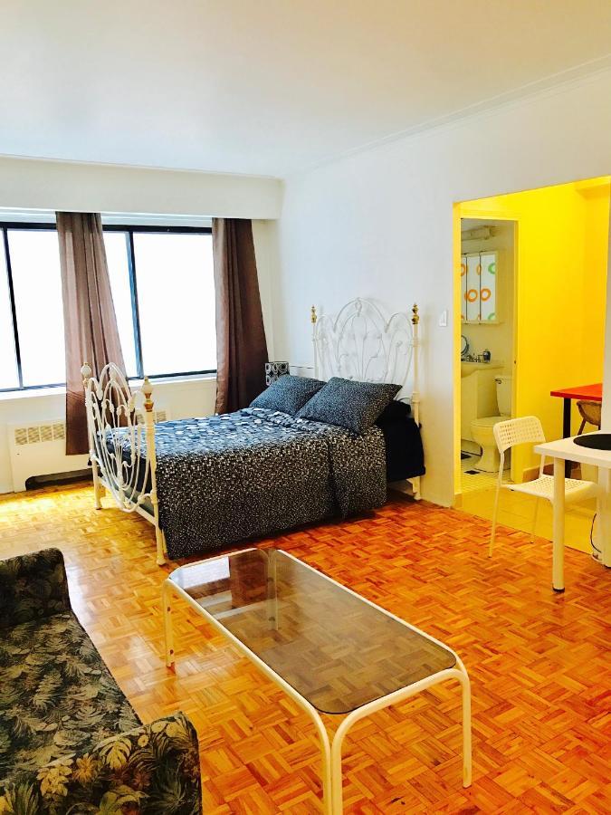 Stylish Apartment: Comfortable In The Golden Square Mile Apartment *