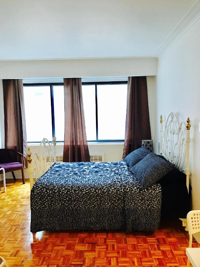 Stylish Apartment: Comfortable In The Golden Square Mile Apartment *