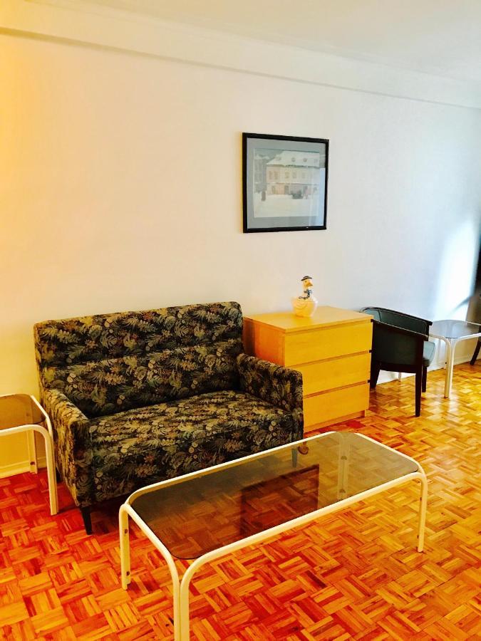 Apartment Stylish Apartment: Comfortable In The Golden Square Mile