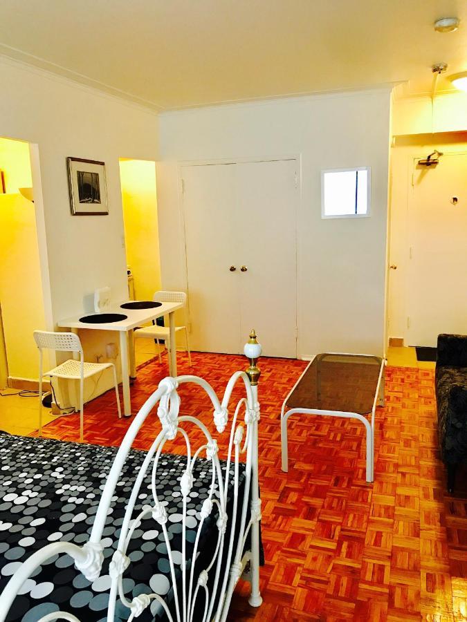 Stylish Apartment: Comfortable In The Golden Square Mile