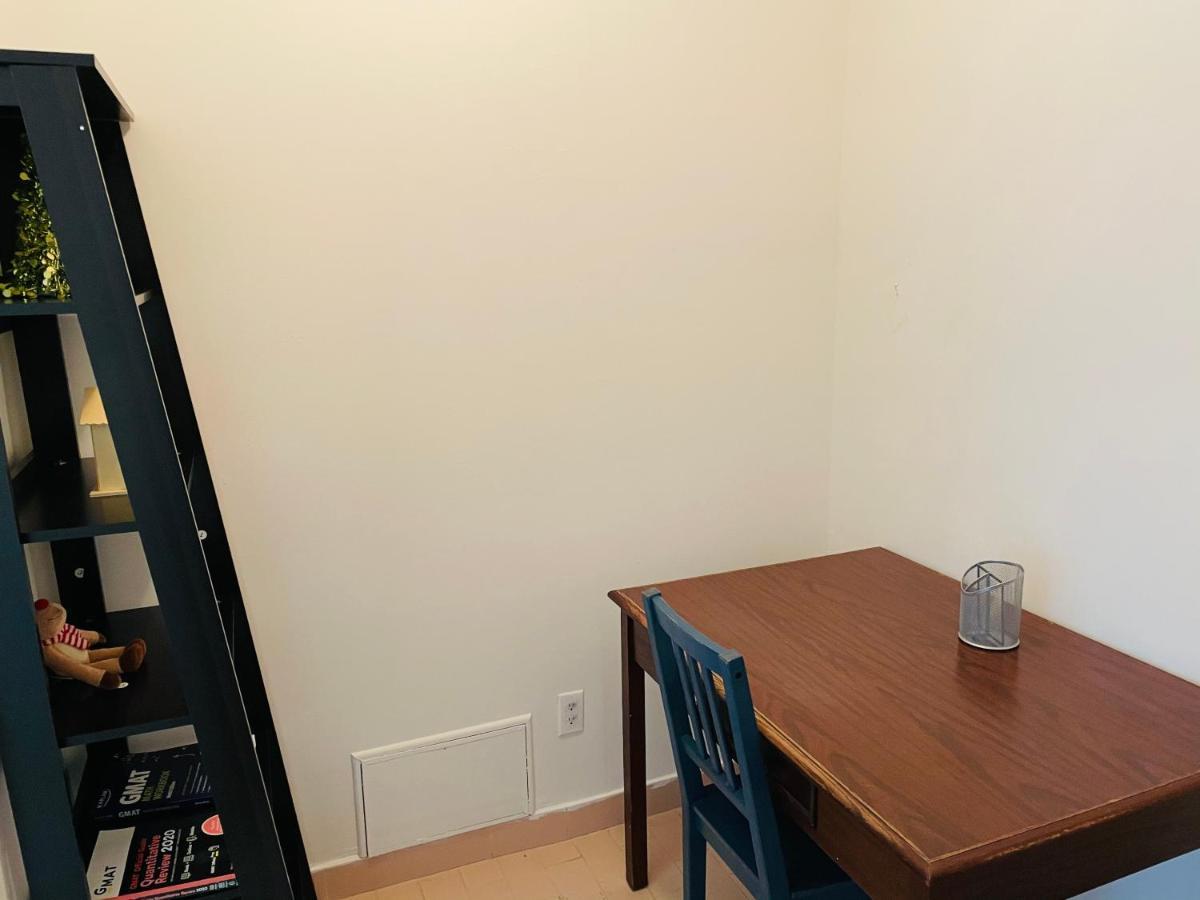 Stylish Apartment: Comfortable In The Golden Square Mile * Montreal